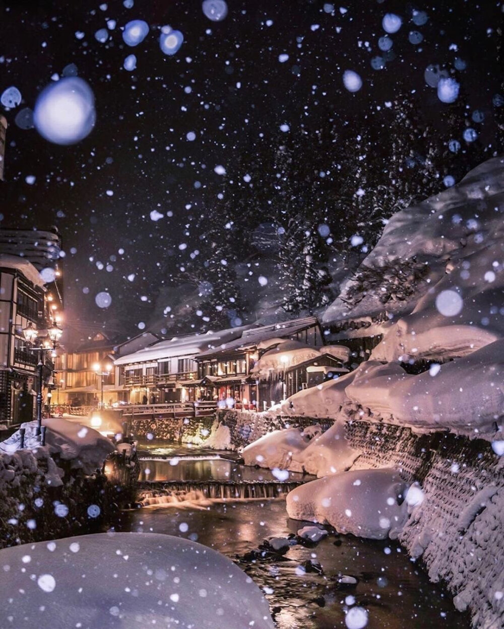 千与千寻原景地雪景 雪后的银山温泉
[ins@hiro_510]