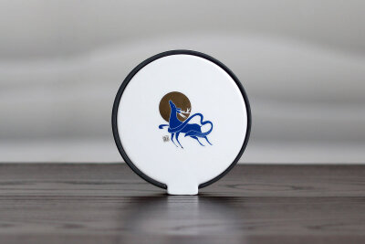 陶瓷盖防墨汁蒸发，反面适合拈笔，更方便清洗