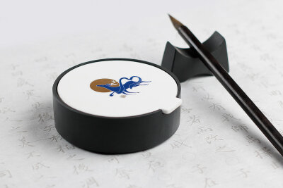 陶瓷盖防墨汁蒸发，反面适合拈笔，更方便清洗