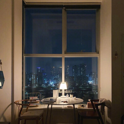 一个人自由自在，舒舒服服地生活。 