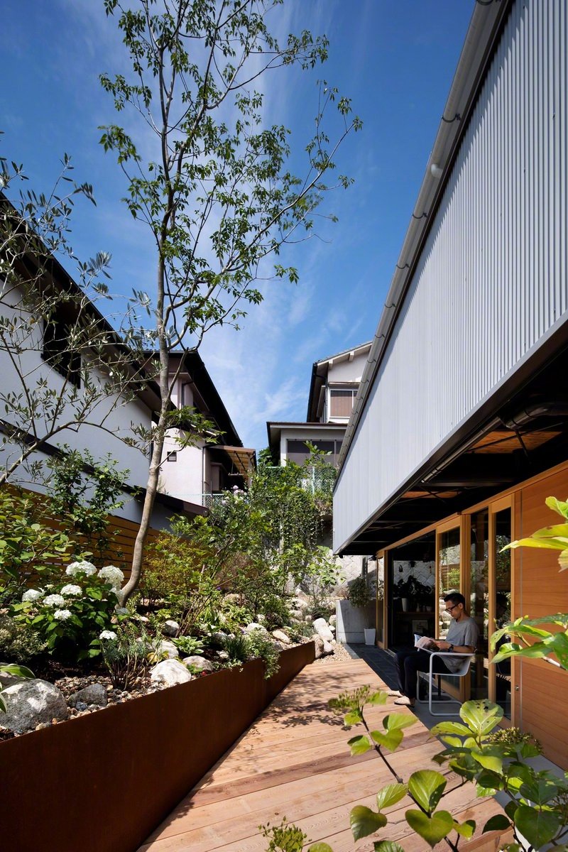 【住宅设计】日本 Yurakuyama house 住宅设计，由Container Design工作室设计完成 | 屋主人为一对年轻夫妇，平日里奔走于工作，只有周末，才会享受二人的轻松时光 | cd-aa.com