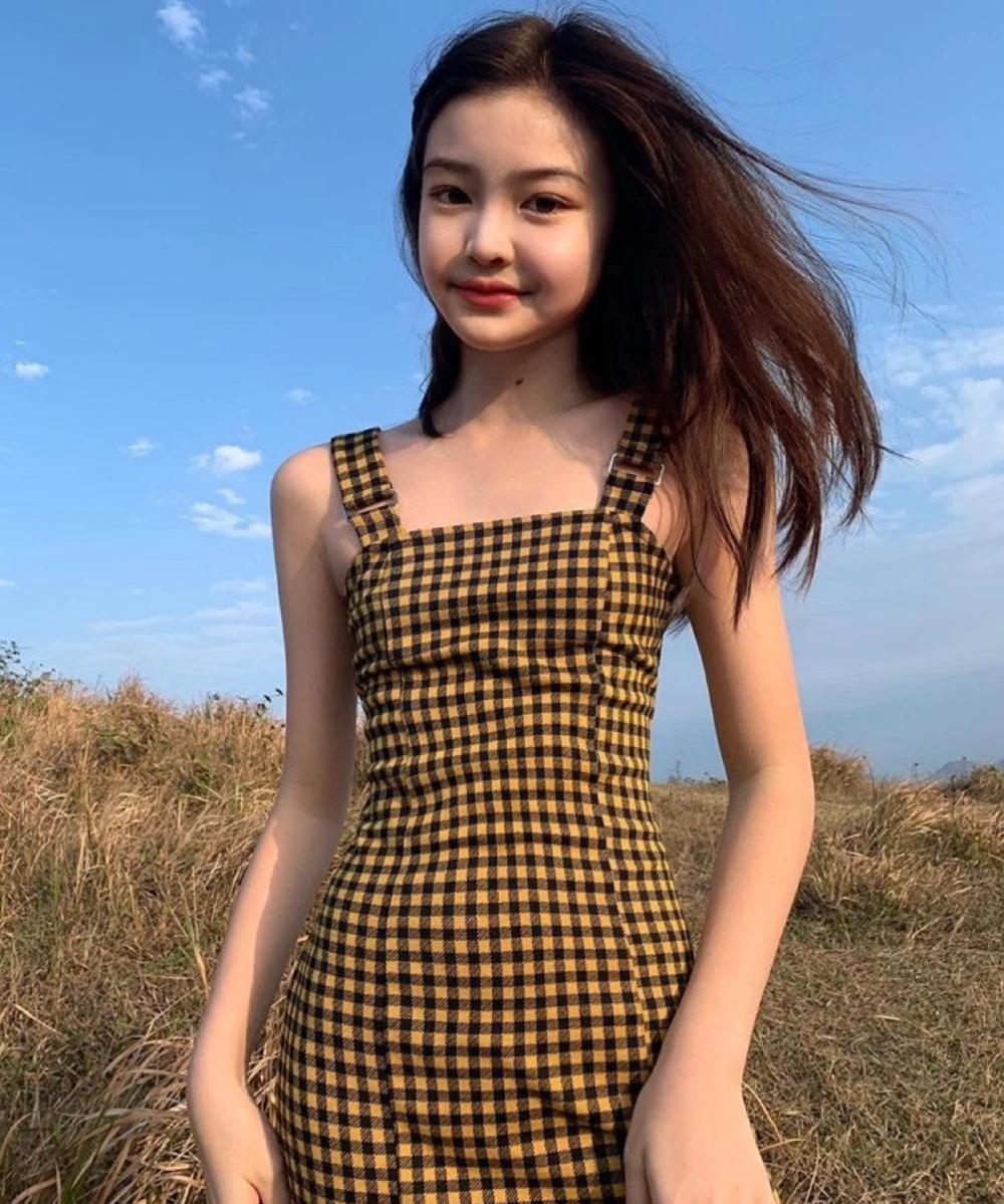 15岁的可爱女孩 笑起来好乖噢～ ​​​