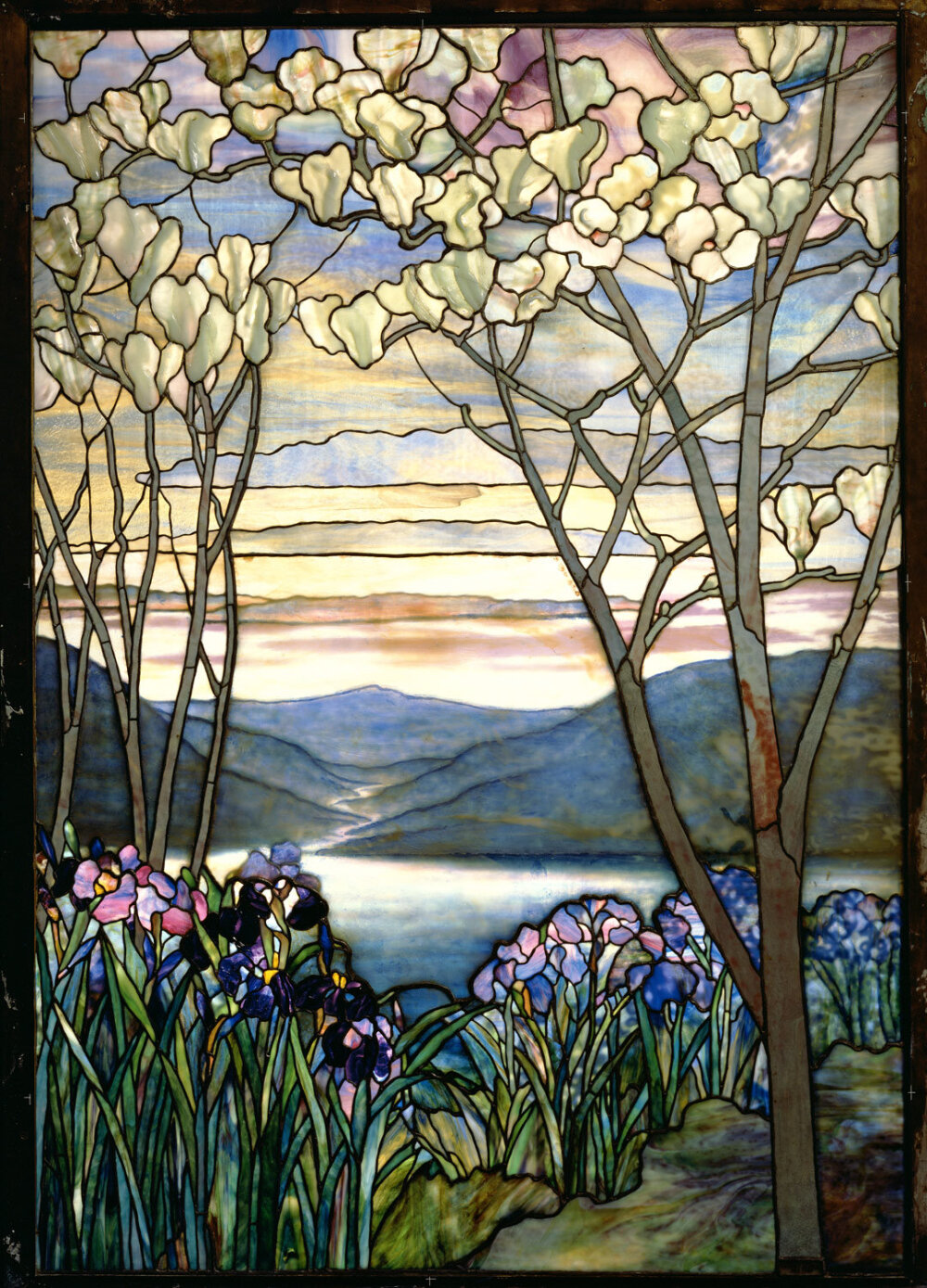 Louis Comfort Tiffany
ART NOUVEAU 花窗玻璃 ​​​