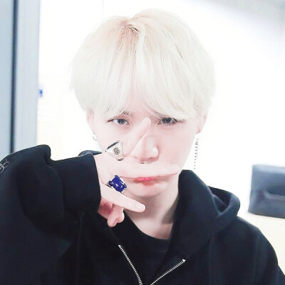 《松月图摘》
SUGA AgustD.