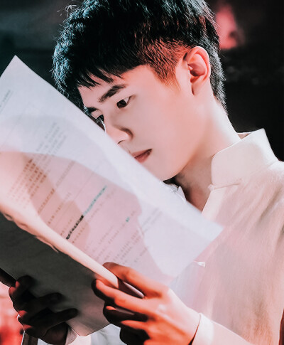 刘 昊 然 。拿图看简介。