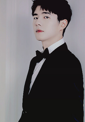 刘 昊 然 。拿图看简介。