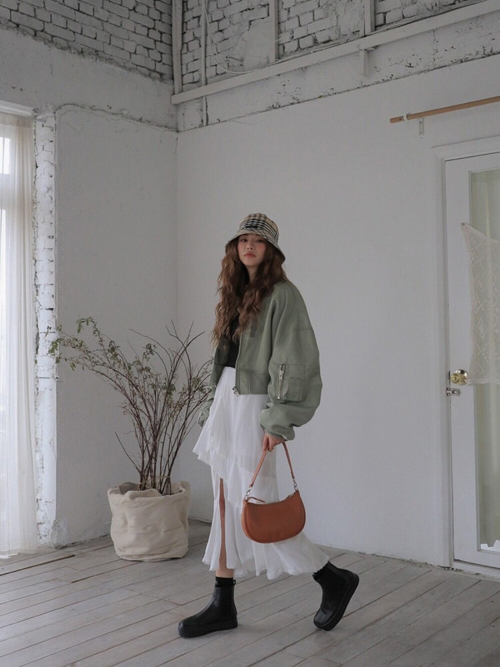 Stylenanda荷叶摆开叉半身裙