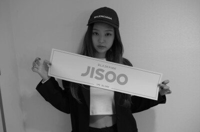 Jennie 金智妮
weibo.一口甜少女