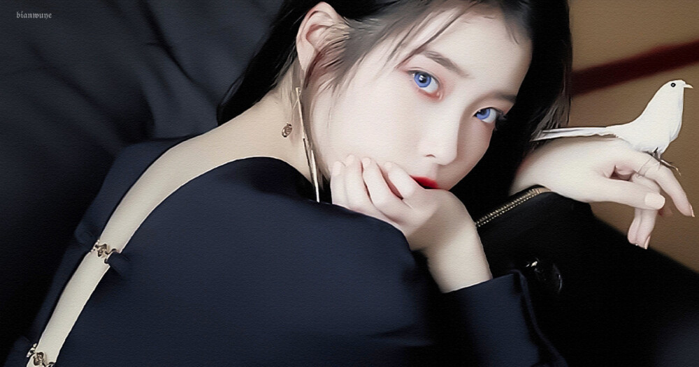 IU | W Korea
cr:边五爷