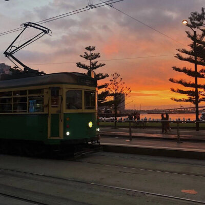 ᴿᵉᵃˡ ᵃⁿᵈ ᵍᵉⁿᵗˡᵉ, ʳᵉᵃˡⁱˢᵗⁱᶜ ᵇᵘᵗ ⁿᵒᵗ ˢᵒᵖʰⁱˢᵗⁱᶜᵃᵗᵉᵈ
真实且温柔， 现实而不世故。 ​​​​