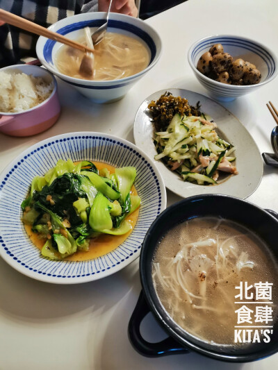 #今日试菜#今天学《昨日的美食》做了香草面包糠烤鸡肉，真羡慕人家霓虹的食品加工精细整洁的程度 反正是真挺好吃的(｢･ω･)｢嘿 