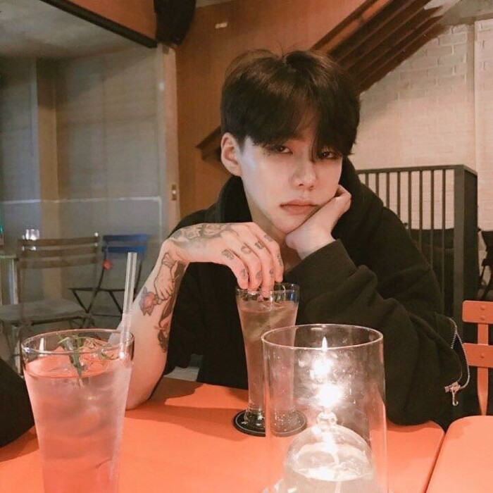 男孩子的头像qvq