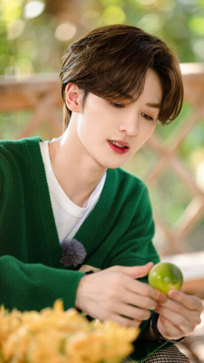 “只要我想要的，哪怕是天上的月亮，我也要把它当成月饼啃下来。” ​​​