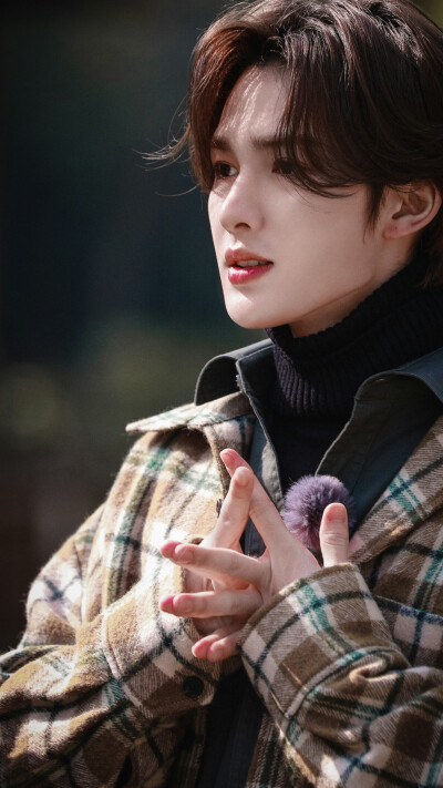 “只要我想要的，哪怕是天上的月亮，我也要把它当成月饼啃下来。” ​​​