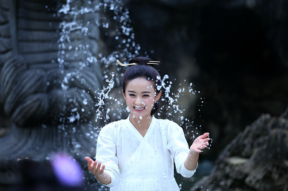 
赵丽颖 饰 花千骨