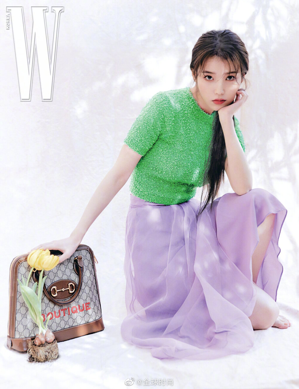 IU &amp;《W Korea》四月刊内页大片，贵气丽姐在线演绎少女名媛风的完美穿搭。