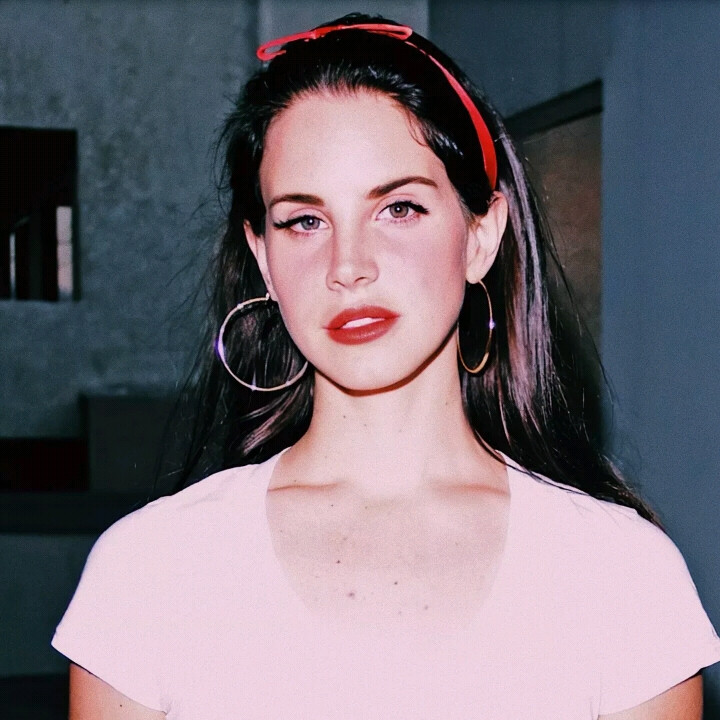 Lana Del Rey 拉娜·德蕾
打雷姐❤️