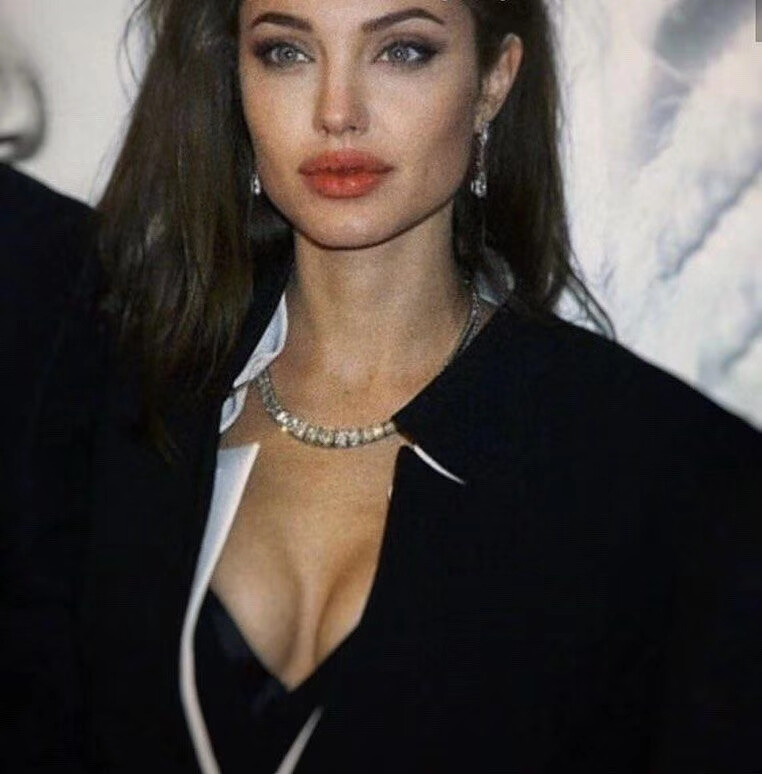 安吉丽娜·朱莉（Angelina Jolie）