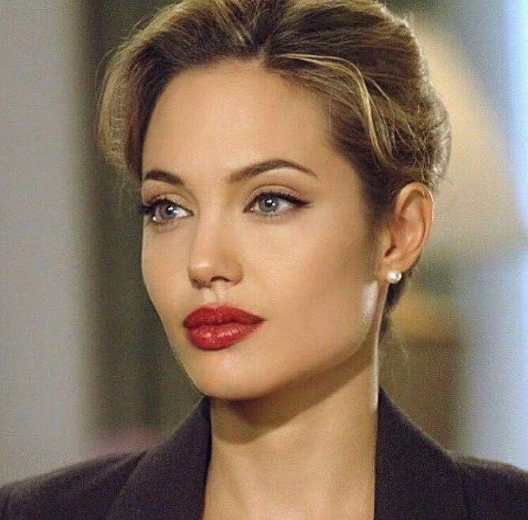 安吉丽娜·朱莉（Angelina Jolie）