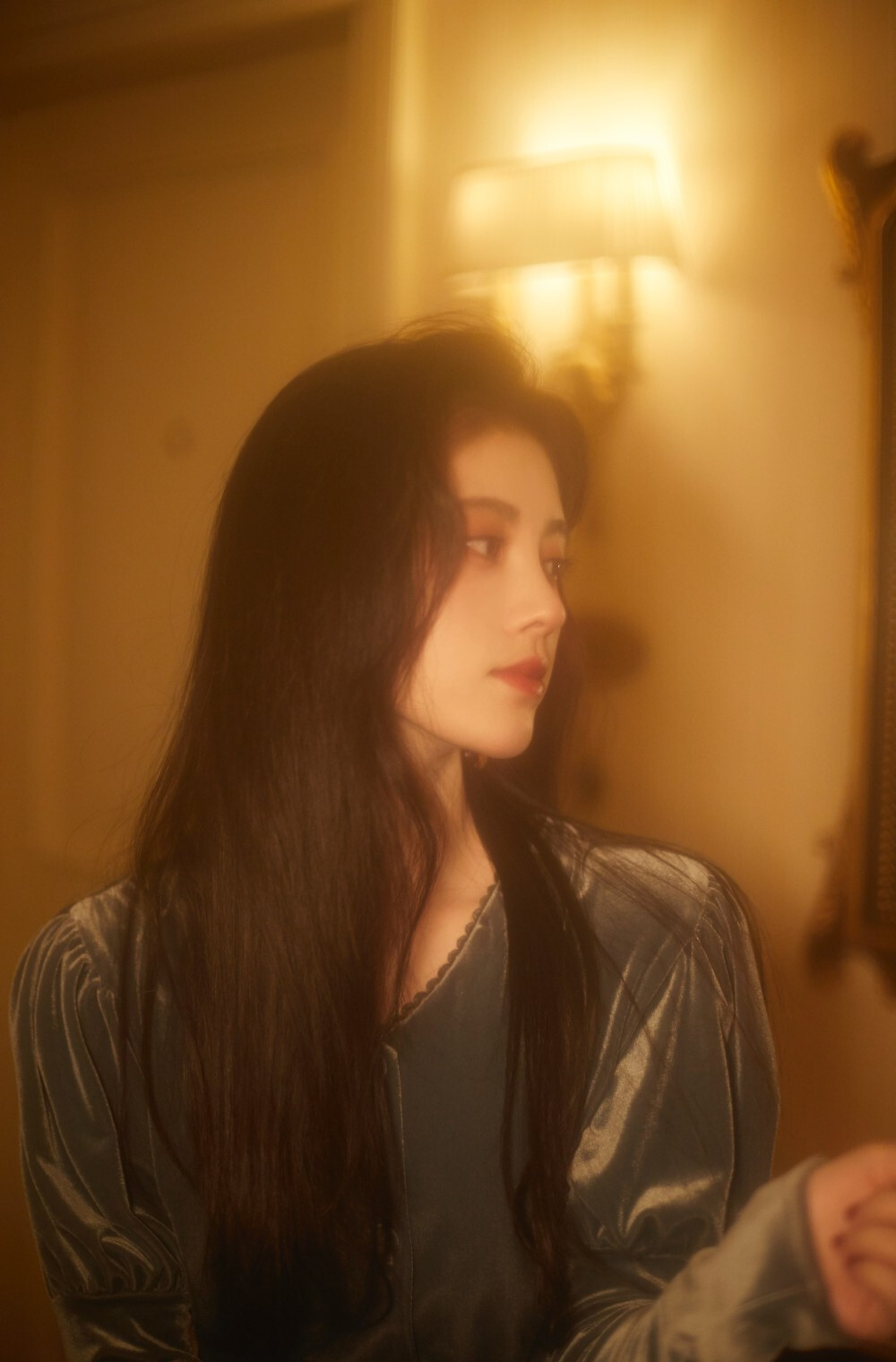 鞠婧祎壁纸
工作室更博