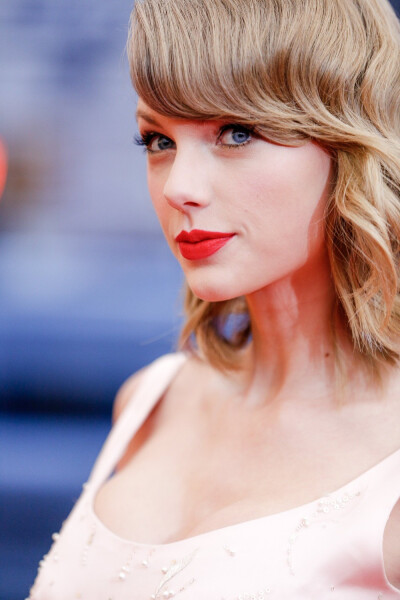 TaylorSwift[超话]
霉霉Taylor Swift在2014年出席Met Gala高清组图。