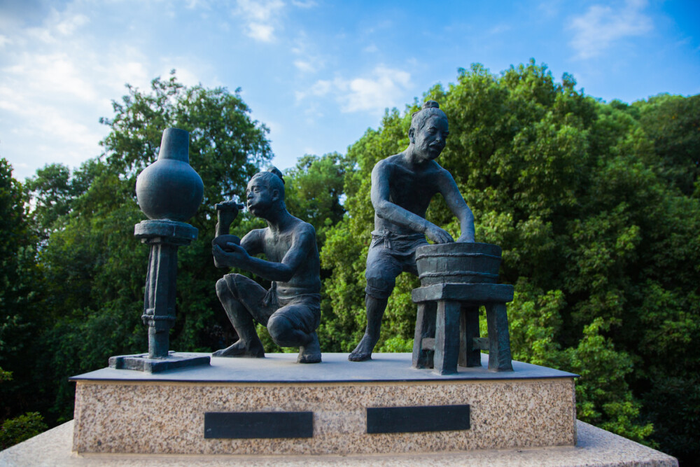 景德镇七十二道制瓷工序青铜组雕