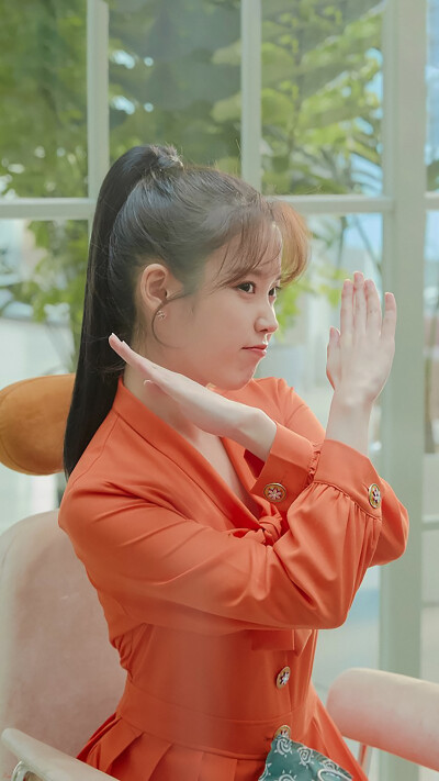 IU