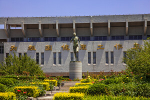 清华大学