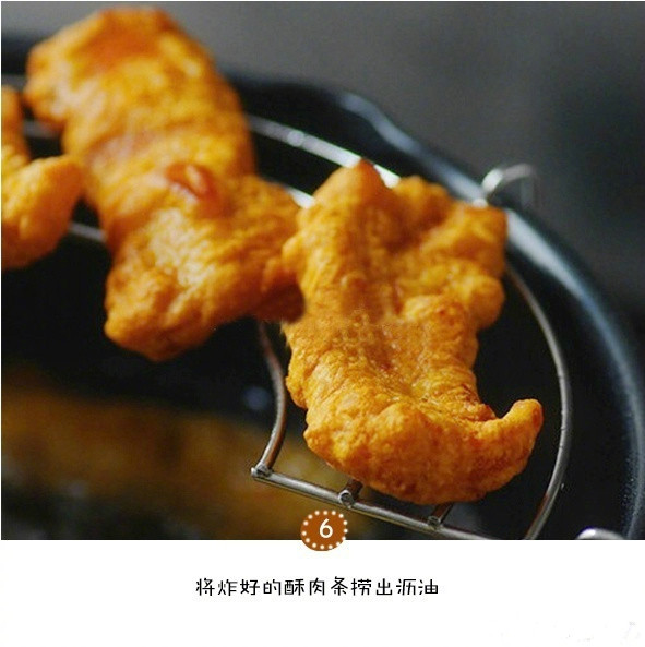 【香脆小酥肉】猪瘦肉切条腌制，打入一个鸡蛋，油热后下锅，美味立马呈现。