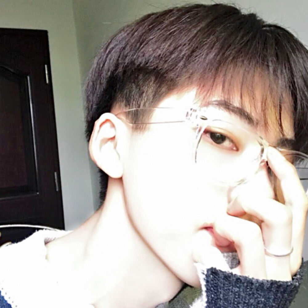 半脸男头
二传注明 dt一枕甜洝入梦