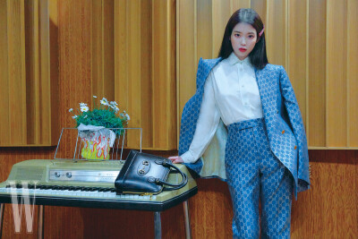 IU x W korea 4月刊画报
甜美又魅力，wuli满月社长赞！！！
IU李知恩GUCCI品牌大使