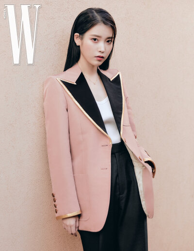 IU x W korea 4月刊画报
甜美又魅力，wuli满月社长赞！！！
IU李知恩GUCCI品牌大使