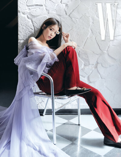 IU x W korea 4月刊画报
甜美又魅力，wuli满月社长赞！！！
IU李知恩GUCCI品牌大使