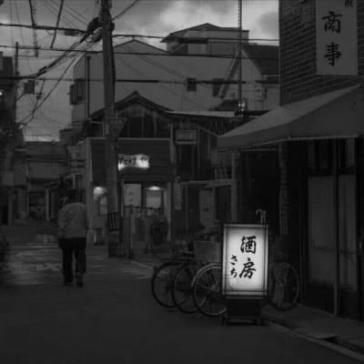 那日晴窗初过雨,当时小院静无声 。