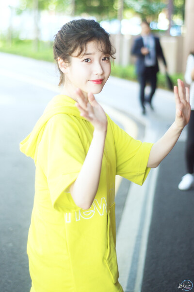 IU