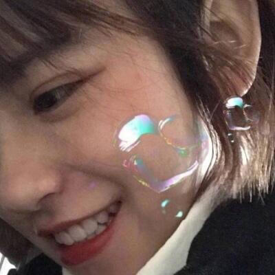 #头像# 于是她那天弄丢的皮筋，他捡起来带了十年。
