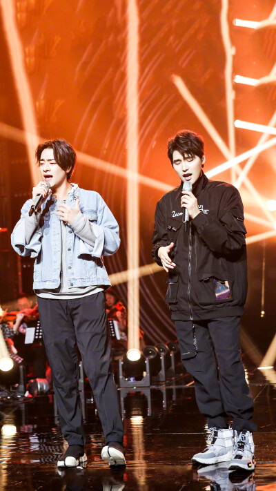 郑云龙 阿云嘎 云次方壁纸 图源微博侵删