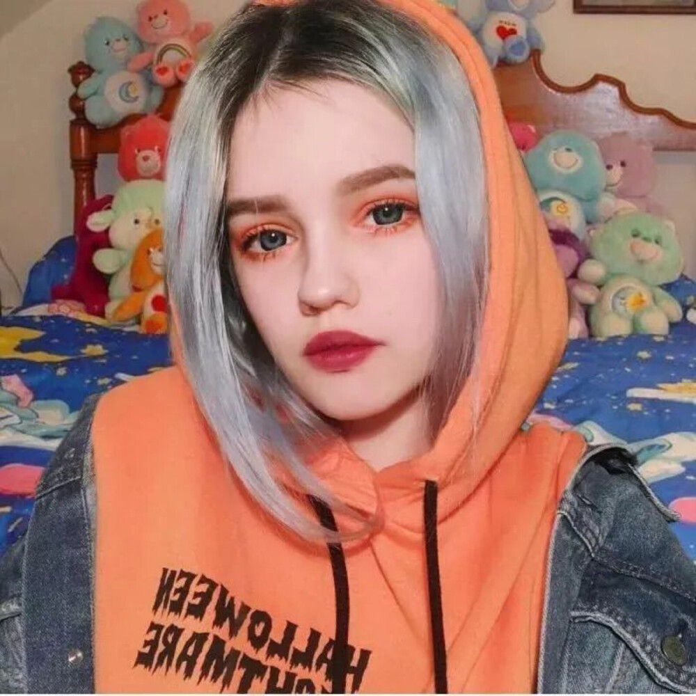 月亮被嚼碎变成了星星， 而你，藏在漫天星河里。