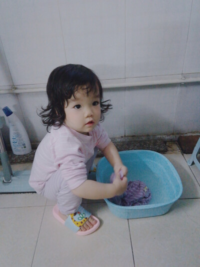 分享一波个人照，不嫌弃的可以当头像，后面是我妹妹