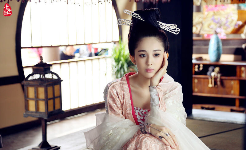 青丘狐传说
古力娜扎 饰 陶恒/恒娘