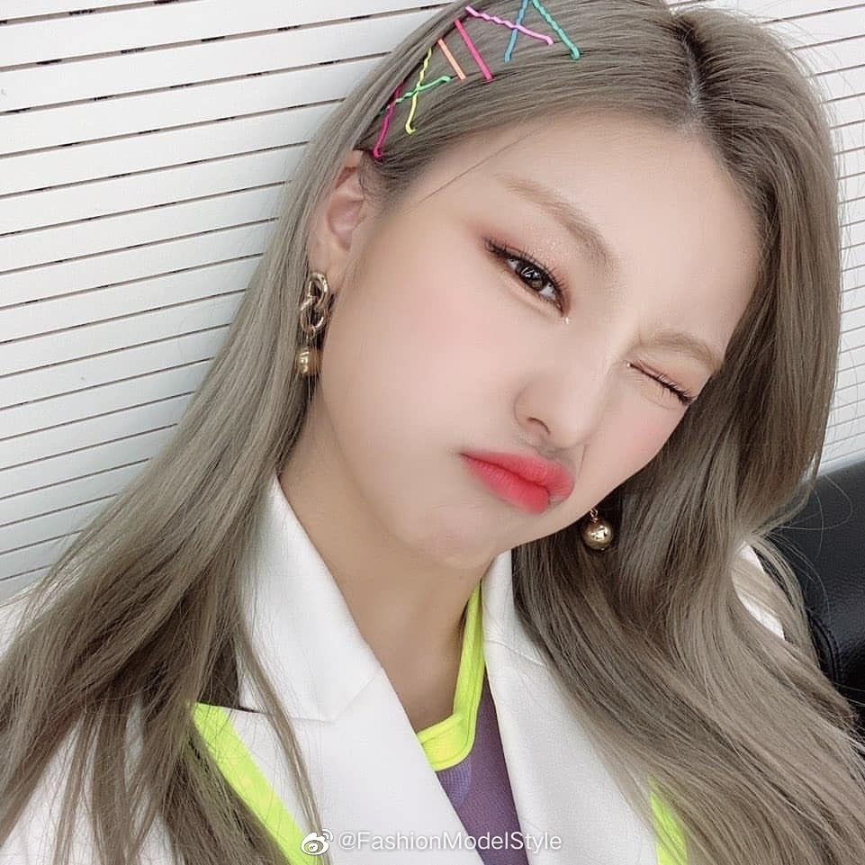 ITZYPeaceCeleb Korea Style | ITZY Yeji黄礼智 insta更新