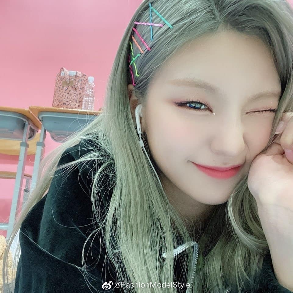 ITZYPeaceCeleb Korea Style | ITZY Yeji黄礼智 insta更新