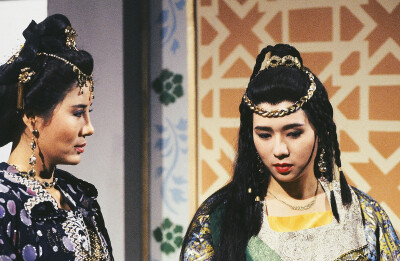 金蛇郎君
罗慧娟 饰 月半弯