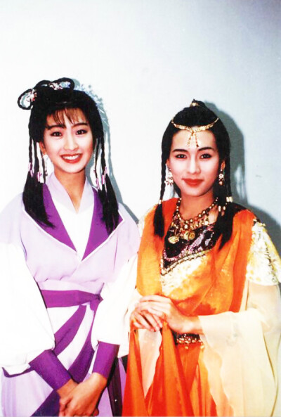 金蛇郎君
梁佩湖 饰 龙儿
罗慧娟 饰 月半弯