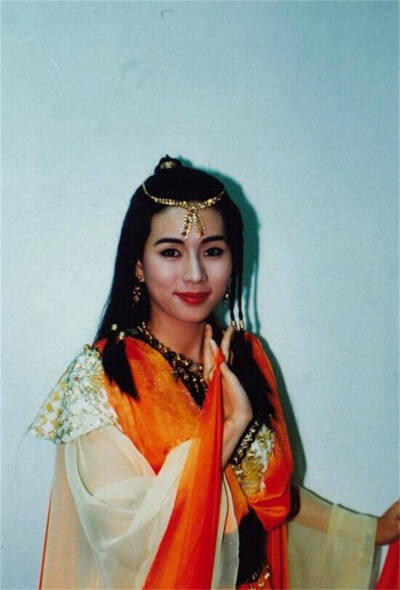 金蛇郎君
罗慧娟 饰 月半弯