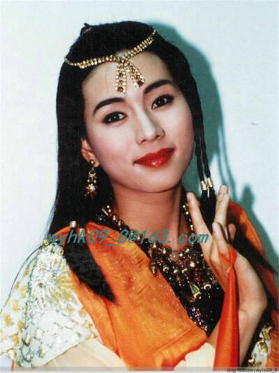 金蛇郎君
罗慧娟 饰 月半弯