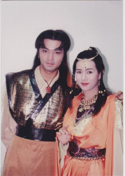 金蛇郎君
郑伊健 饰 解连环
罗慧娟 饰 月半弯