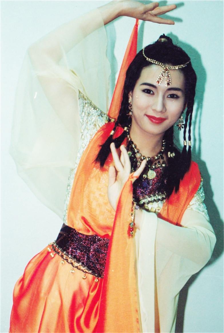 金蛇郎君
罗慧娟 饰 月半弯