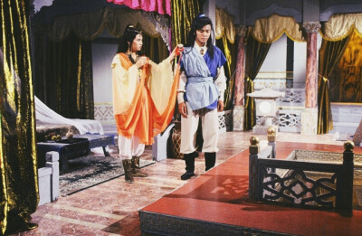 金蛇郎君
罗慧娟 饰 月半弯
郑伊健 饰 解连环