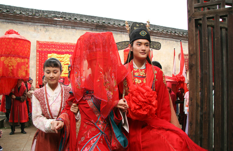 大祠堂
王雨 饰 谢致卿